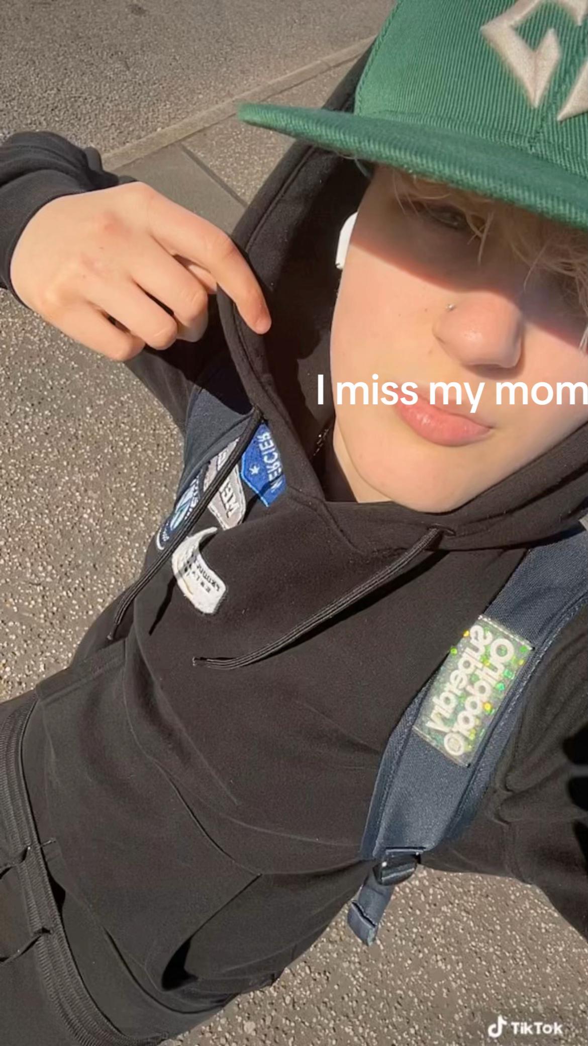 @⃟