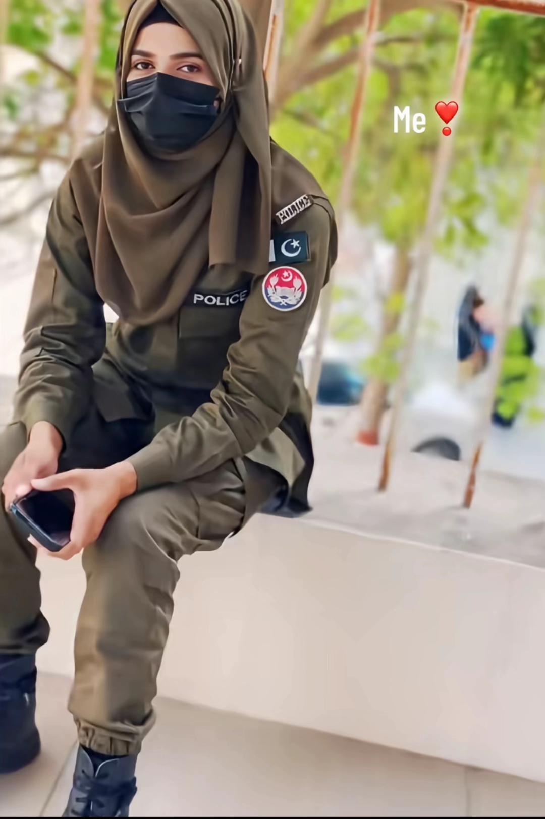 @Police girl👮🏻&zwj;♀️