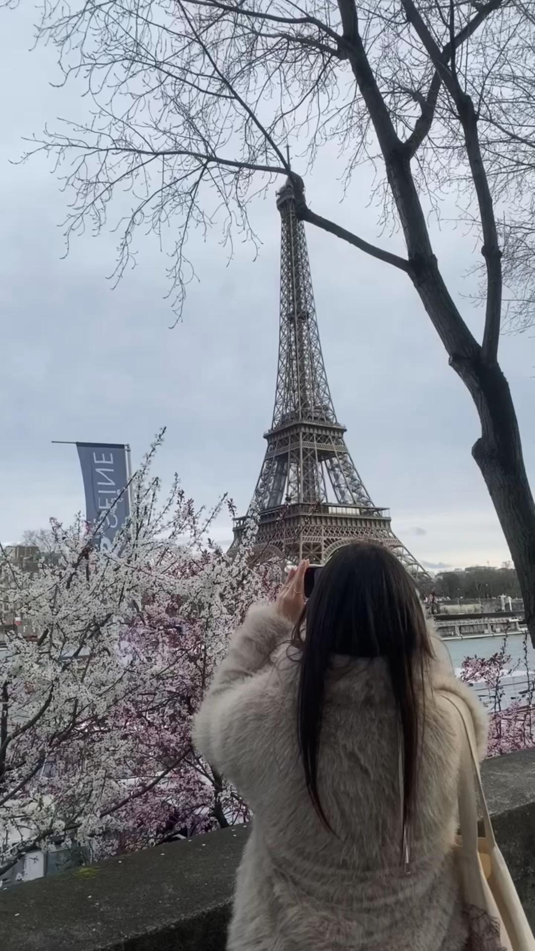 @𝑓𝑟𝑎𝑛𝑐𝑒𝑠𝑐𝑎