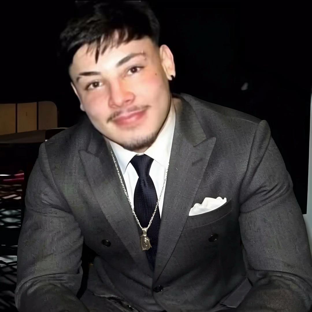 @Zyzz 🇰🇭
