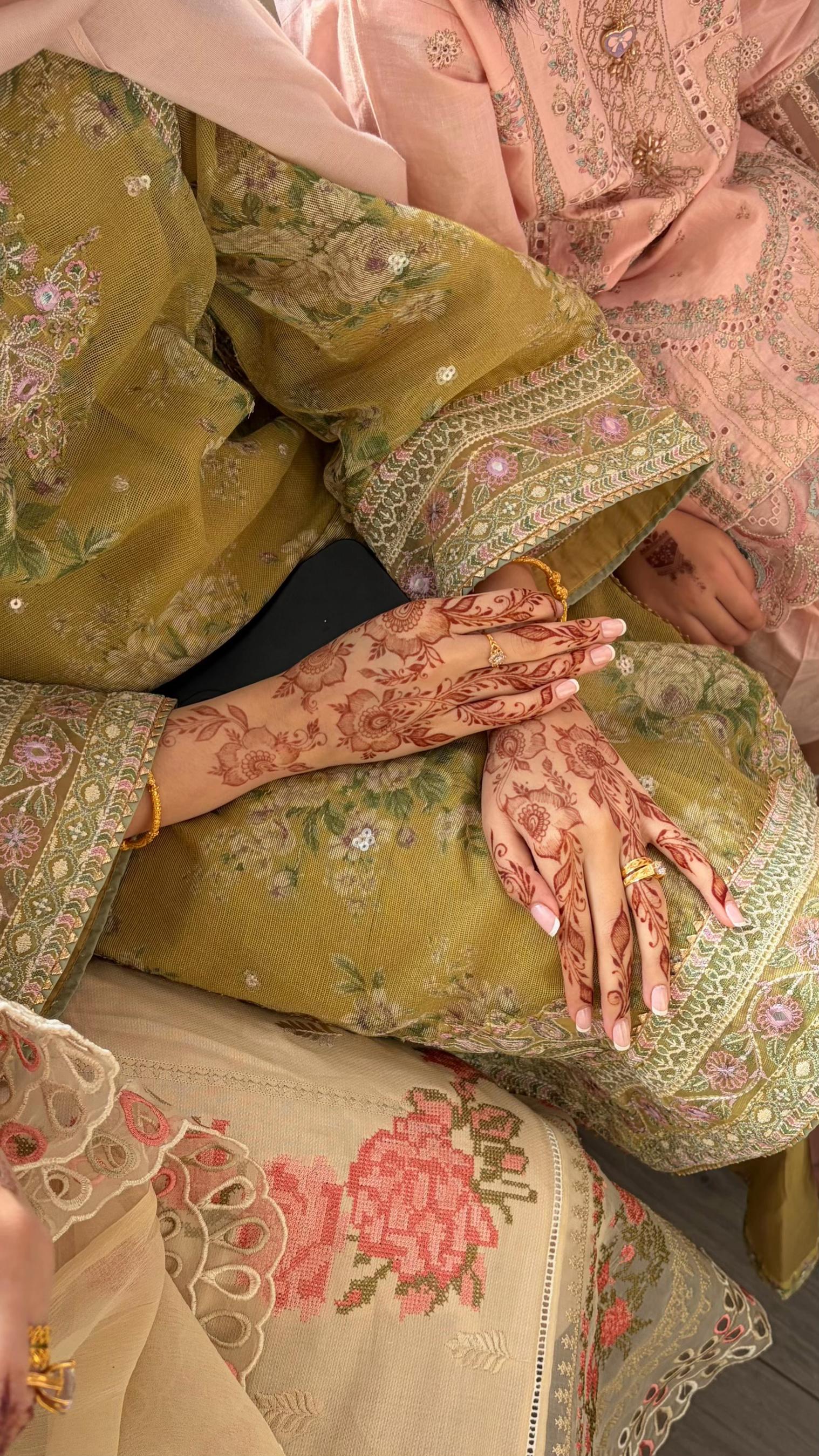 @BIRMINGHAM HENNA ARTIST