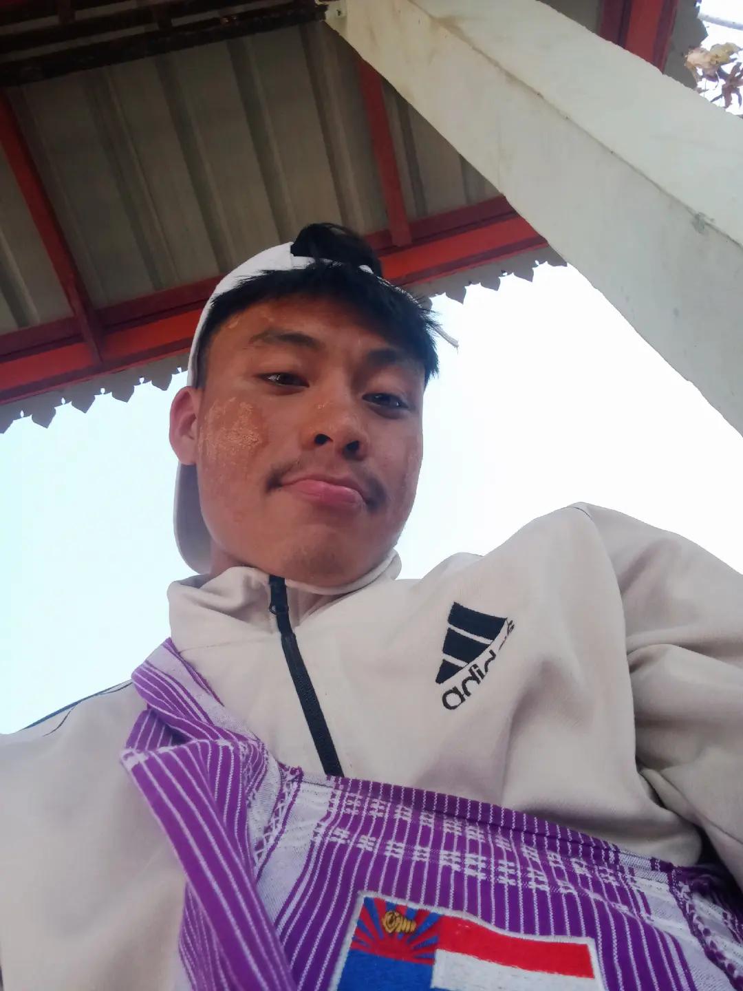 @ẞaw  Âûñg Phyø🧒🐵
