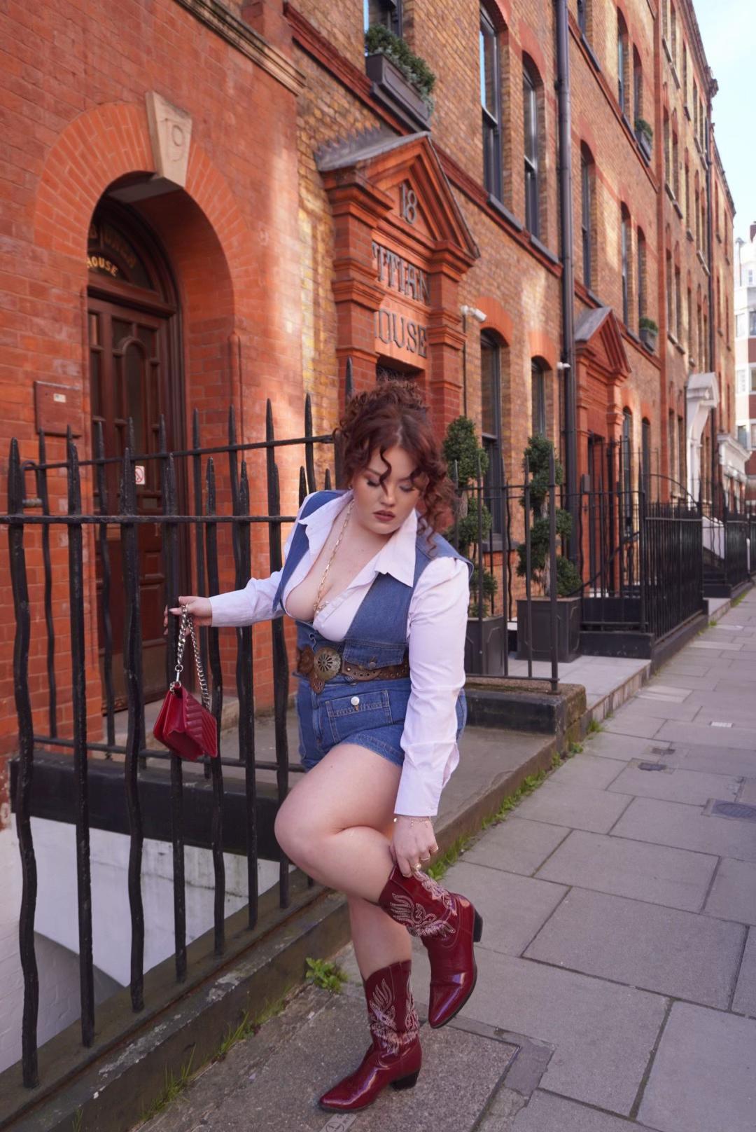 @โ
Chloe | London โ