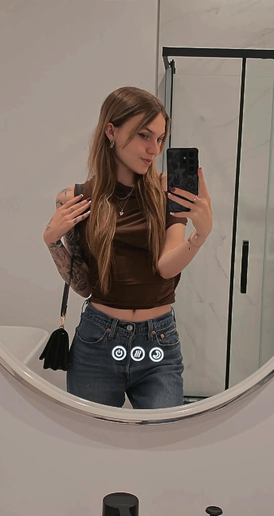@H&eacute;l&eacute;na🖤