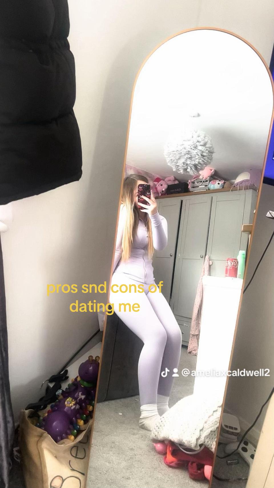 @𝒜𝓂ℯ𝓁𝒾𝒶 𝒸𝒶𝓁𝒹𝓌ℯ𝓁𝓁