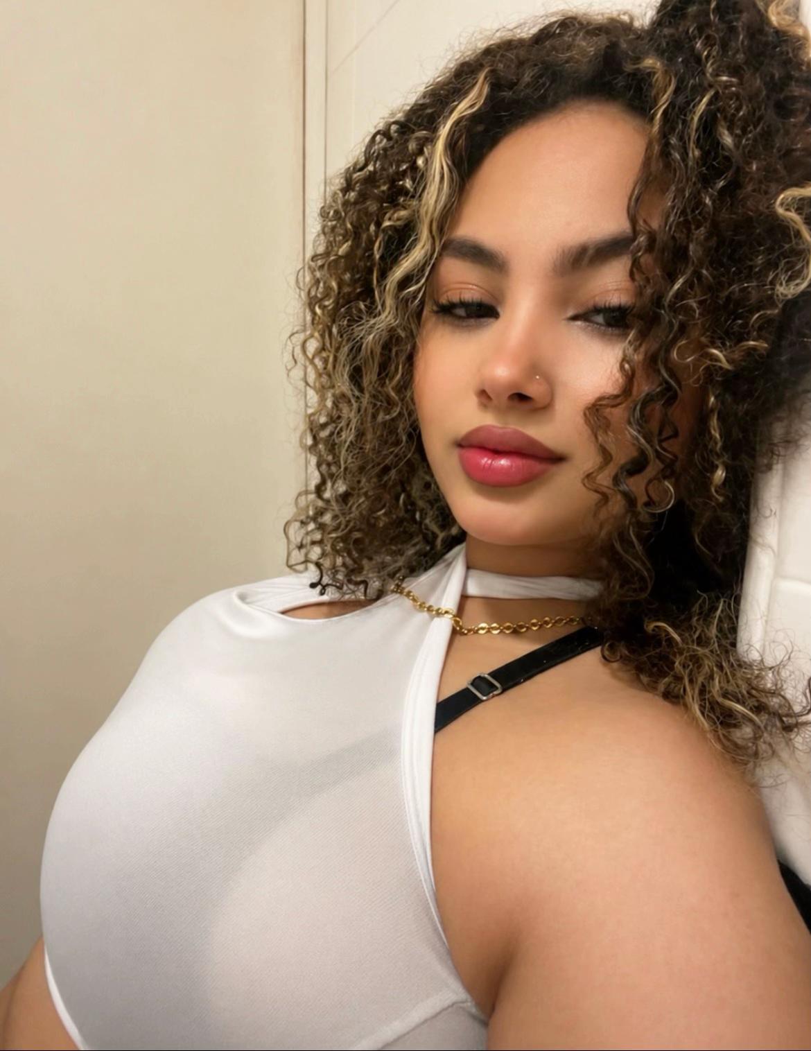 @Scarlethr_22