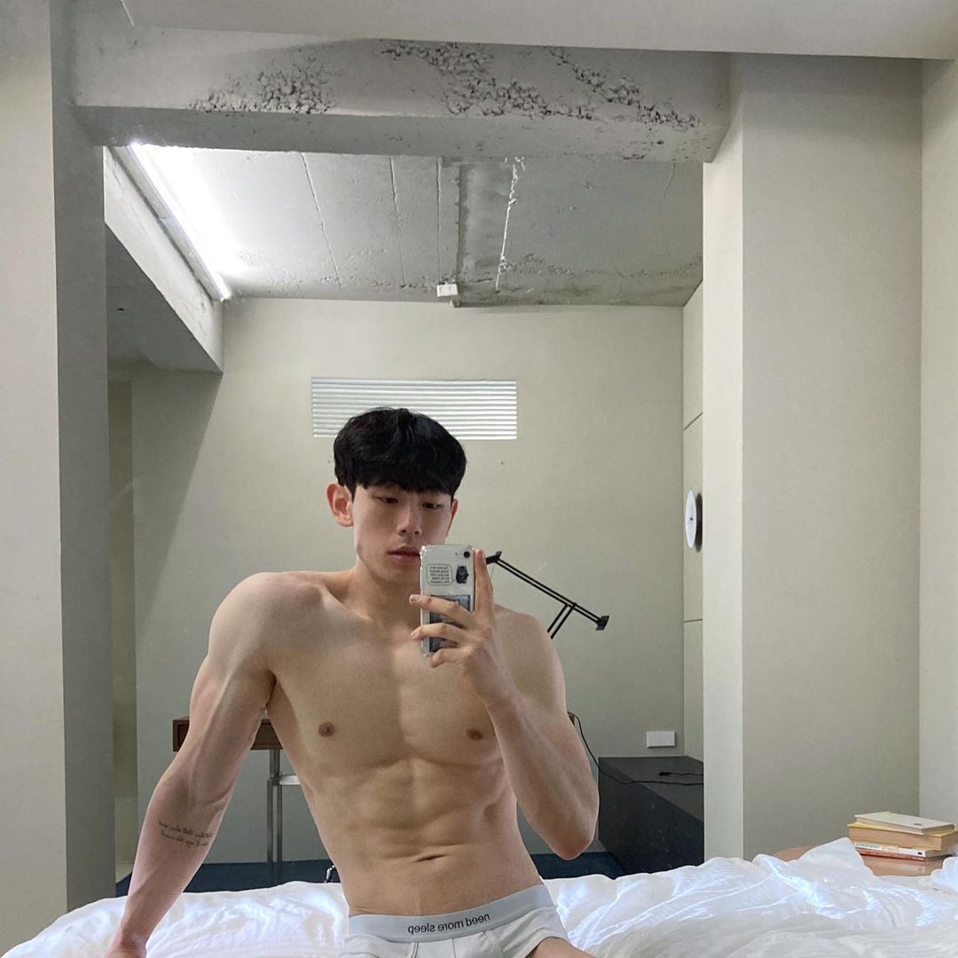 @Hot_b0ys.