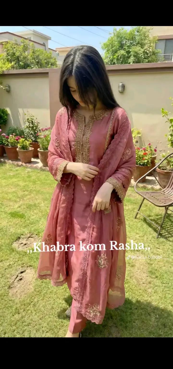 @👑 QUEEN KHADEJA 🥰