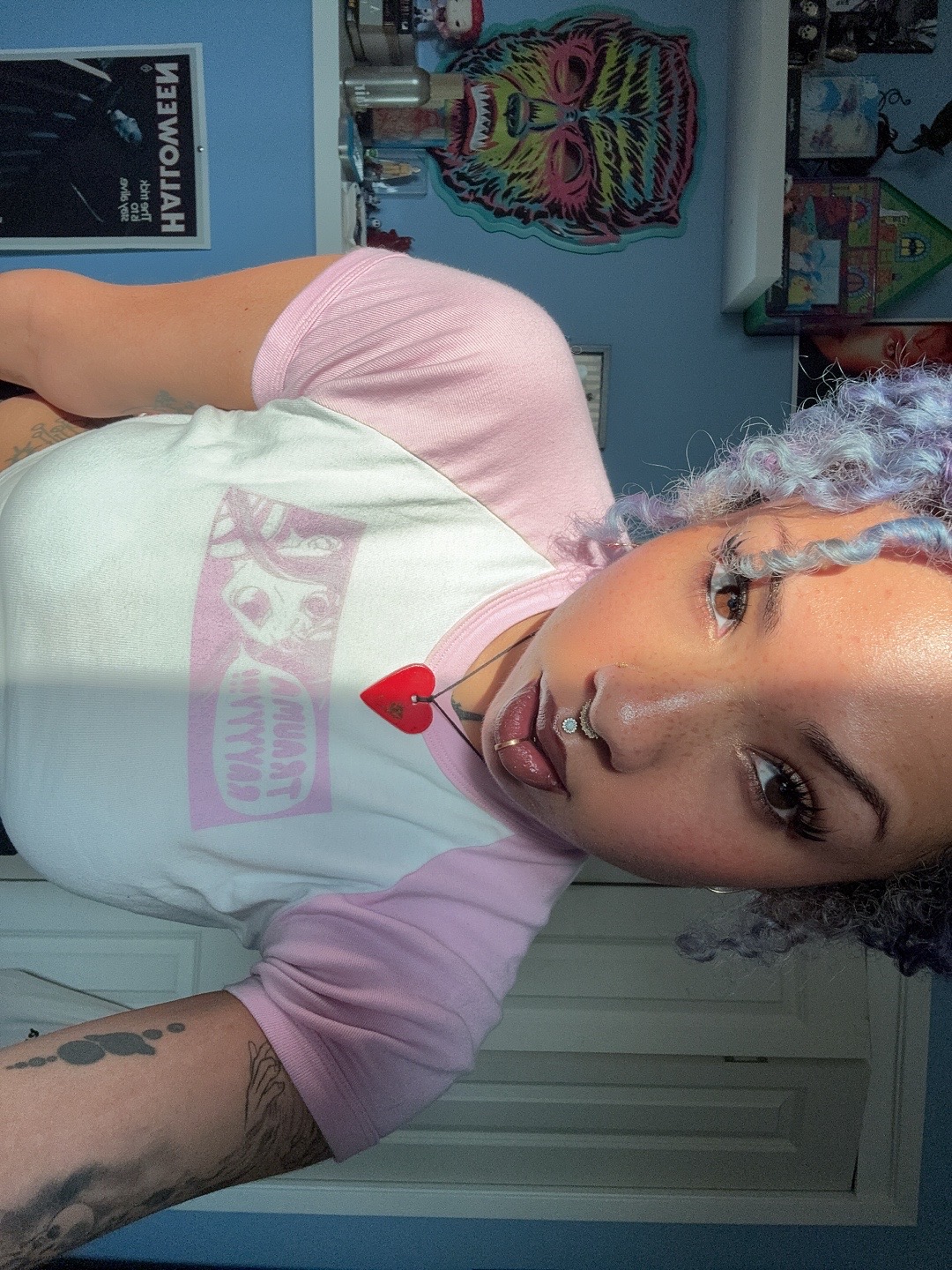 @thegirlinurphone
