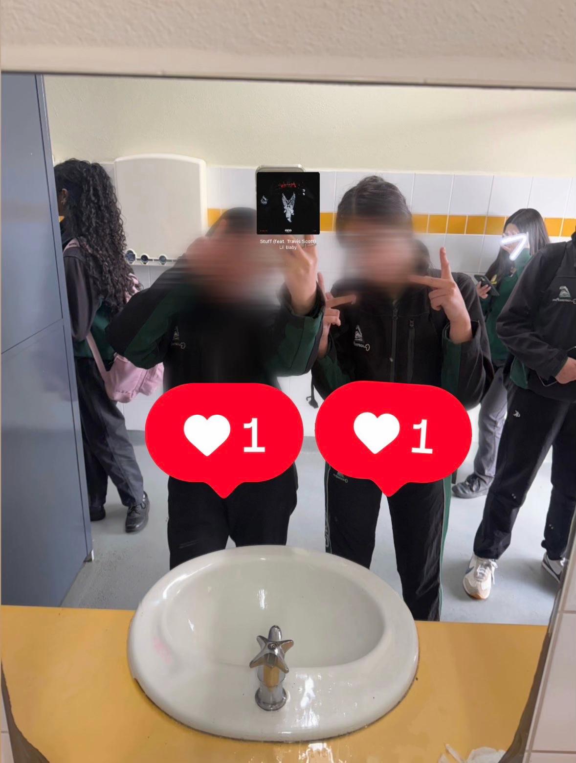 @𝓩𝓪𝓻𝓪