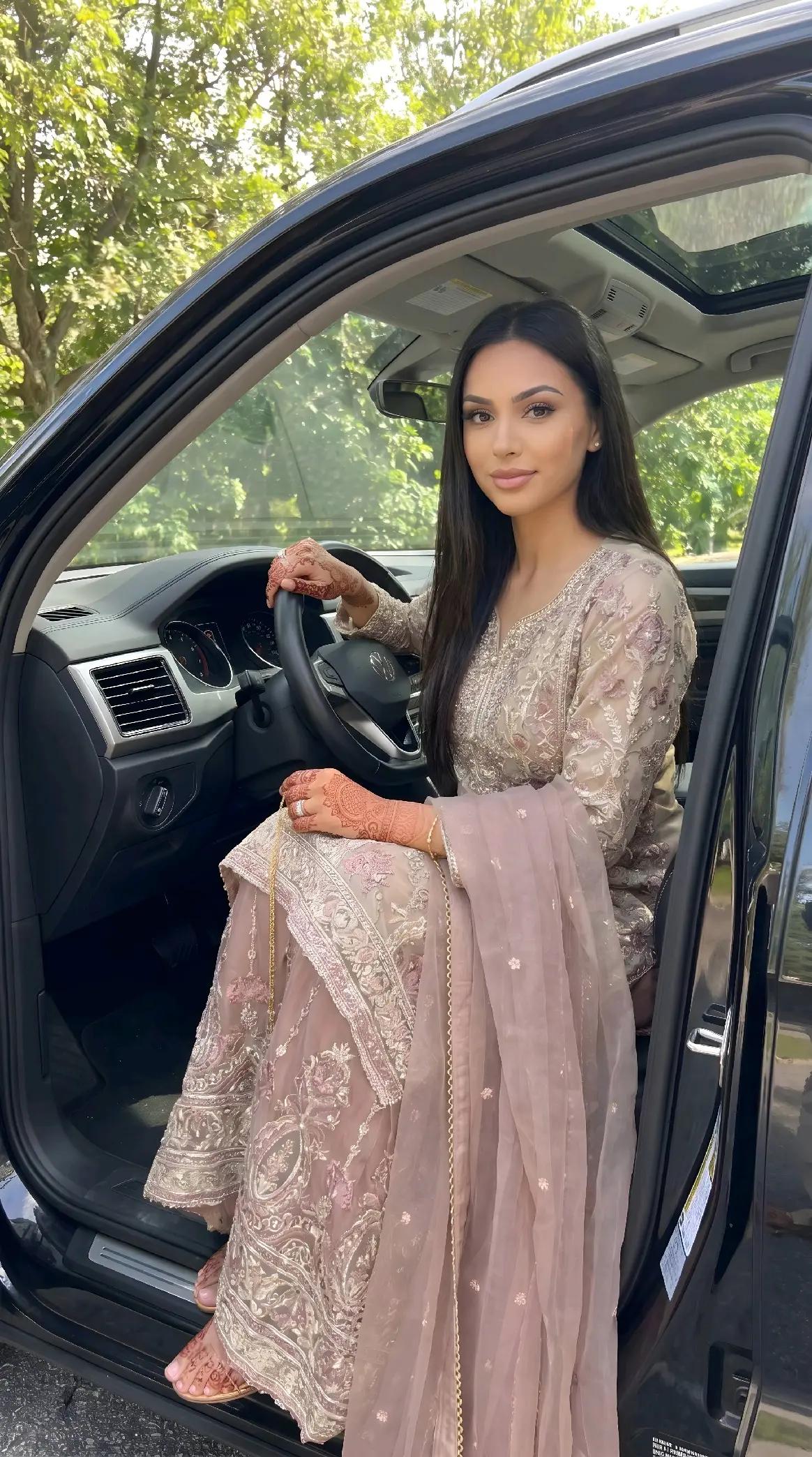 @Ayesha Khan | AI Creator