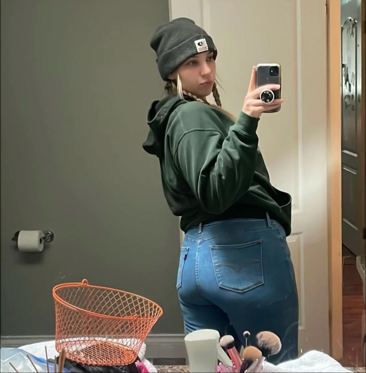 @chloe_devereaux