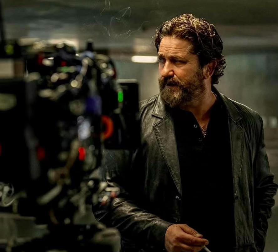 @Gerard butler private account✅