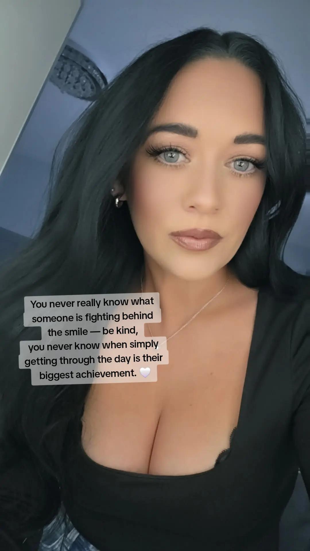 @Laura Louise 🏴🤍