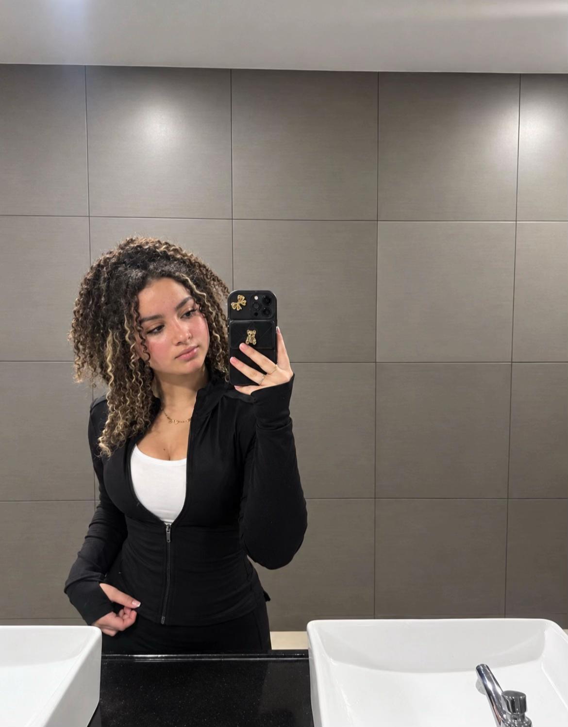 @Scarlethr_22