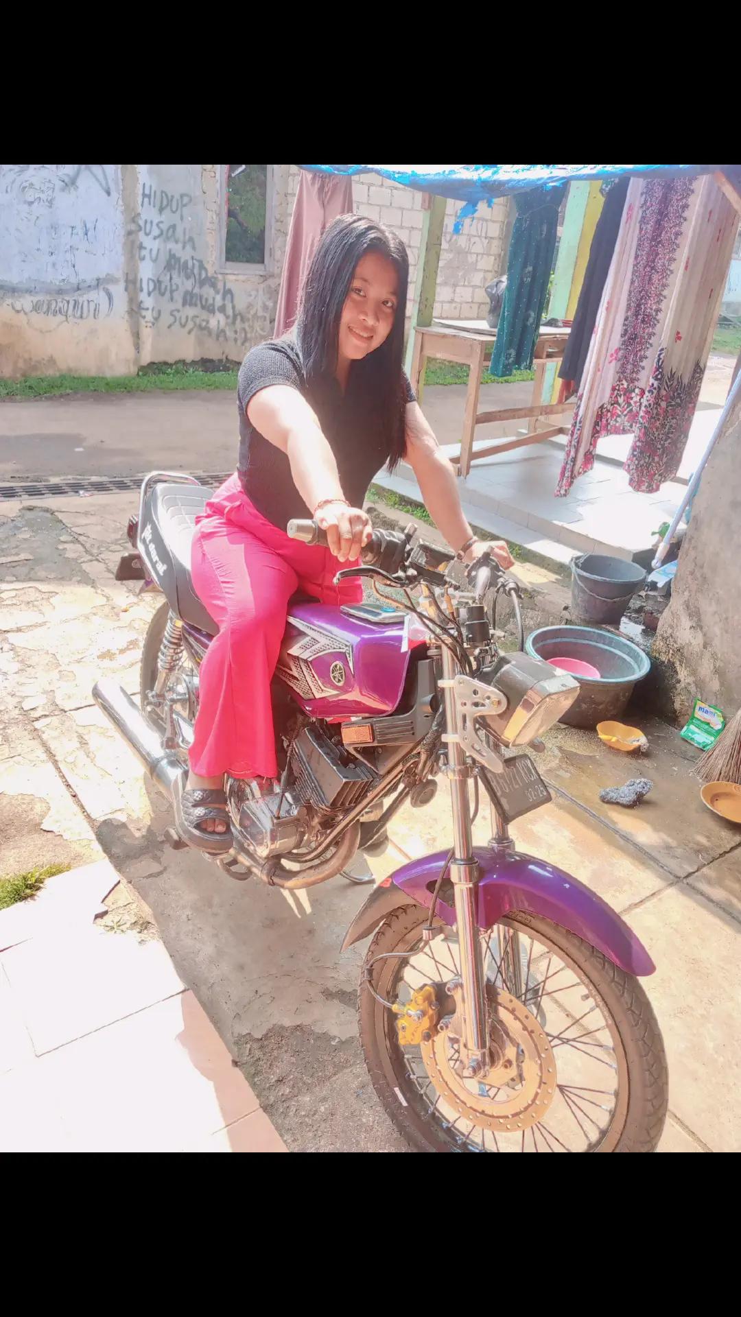 @👩&zwj;👧&zwj;👦Ekayunita💃