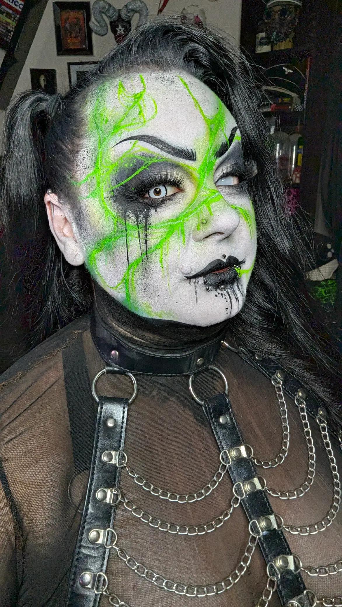 @Michaela_Shadow