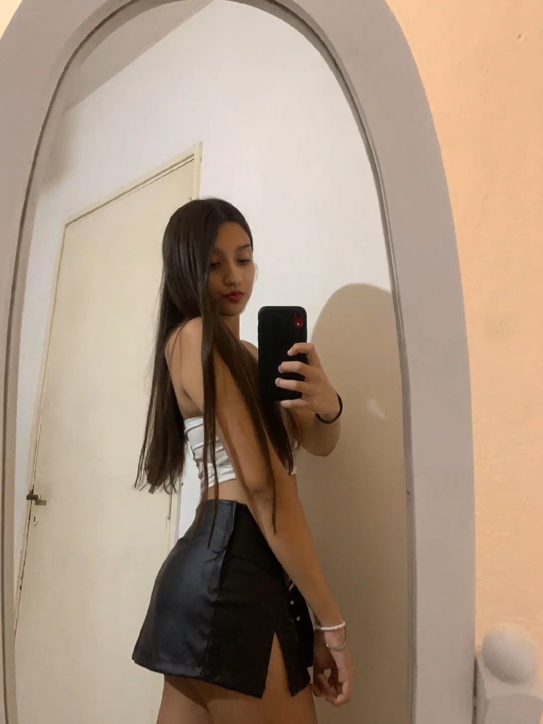 @lola
