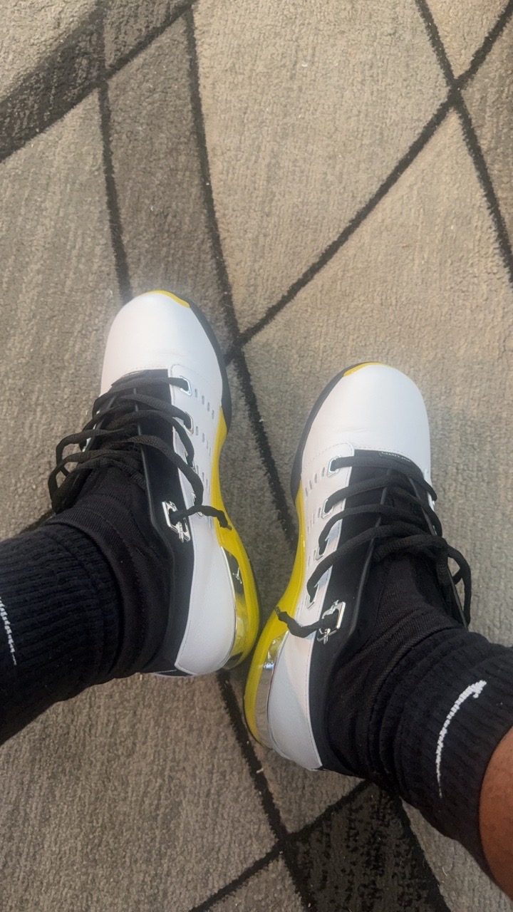 @jaymuney_lovesneakers