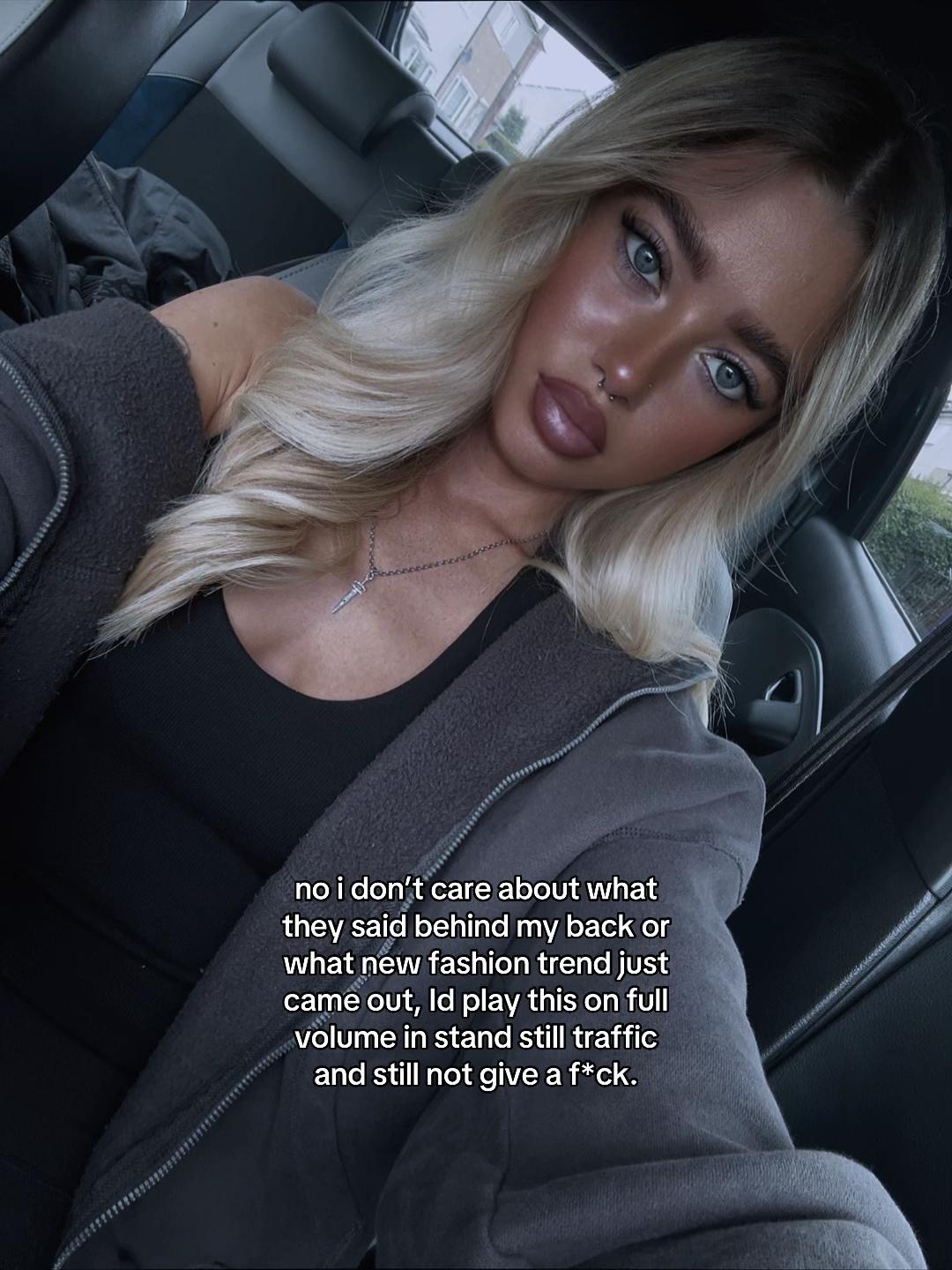 @ROBYN 🖤