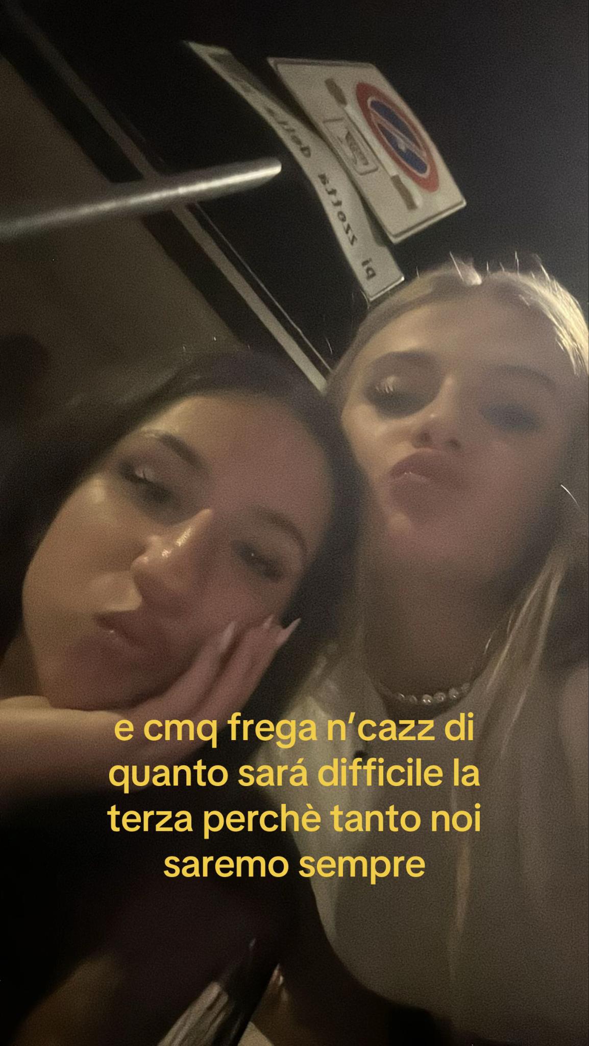 @👩🏼&👩🏻