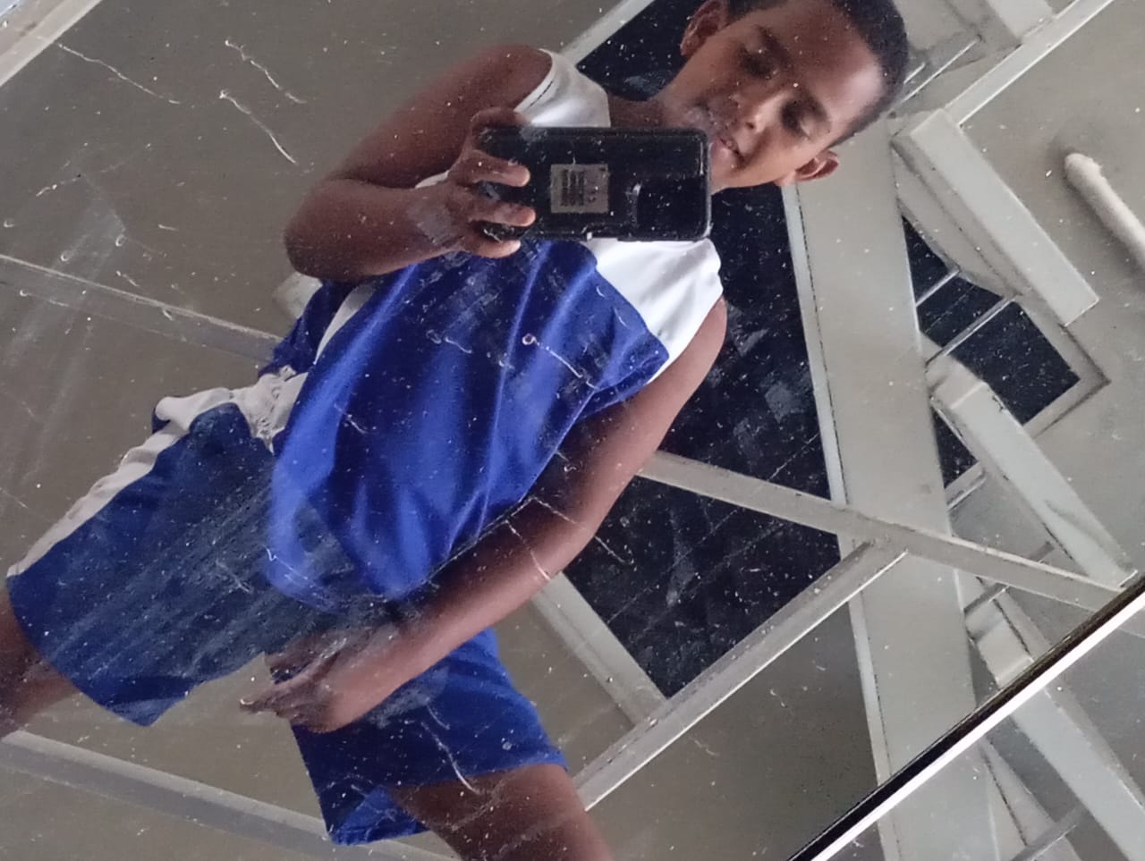 @la de ojitos lindos ๐
