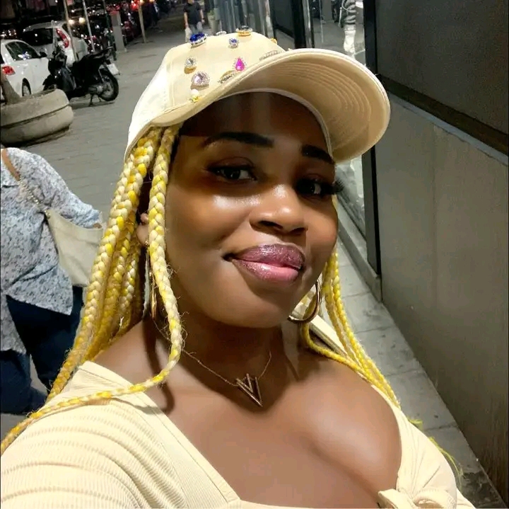 @Edzoa Nadine Victoria 23