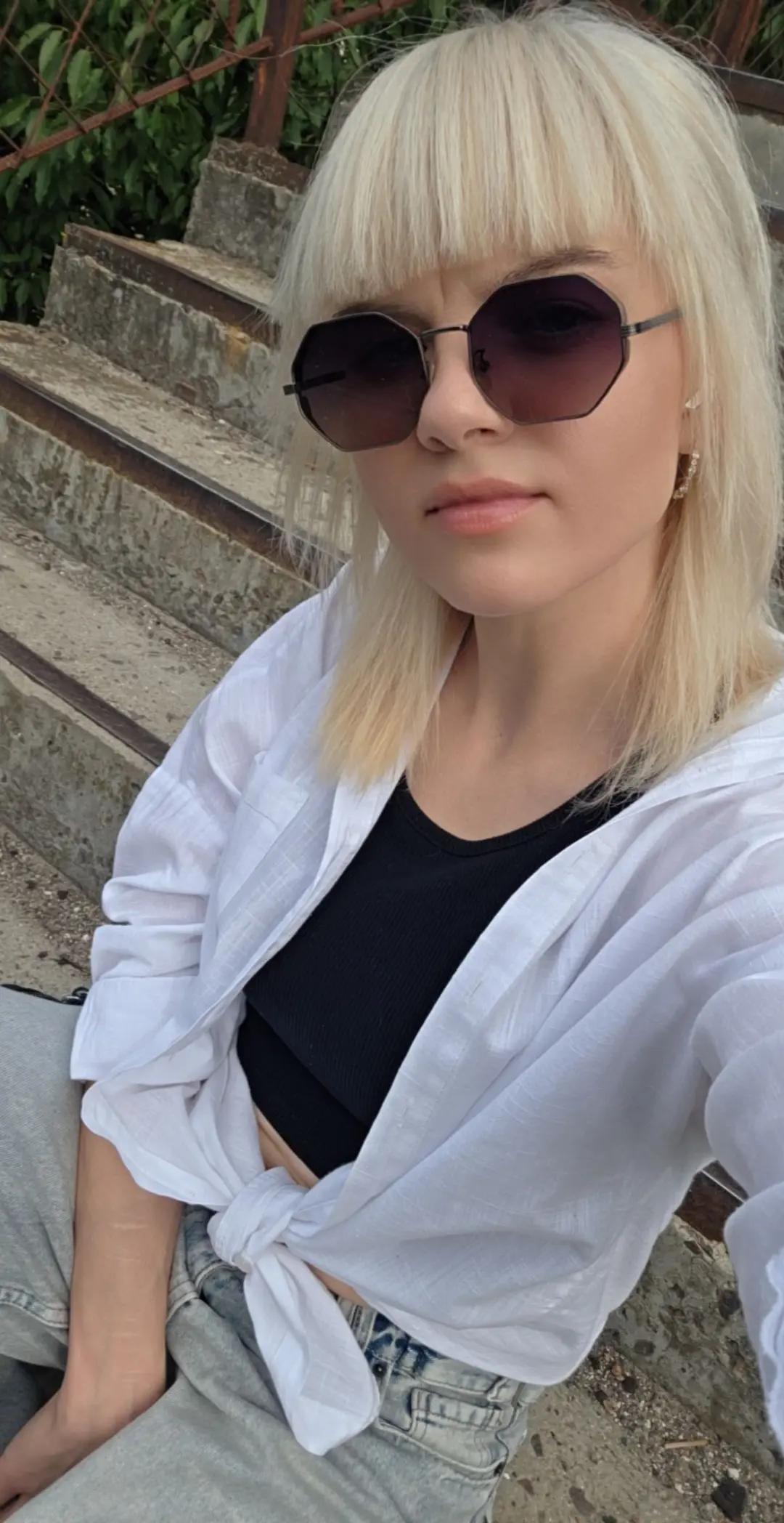 @Mia