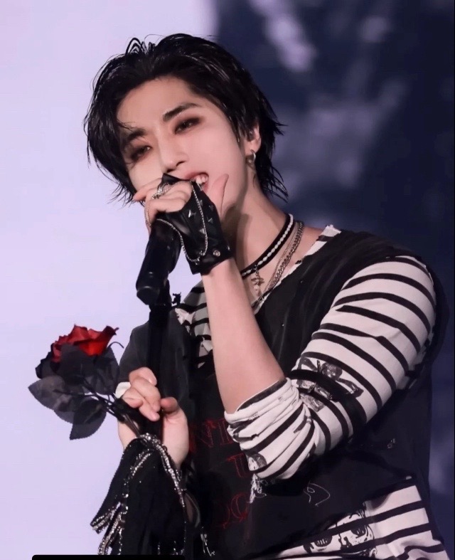 @⦻𝓮v𝓪n𝔀0𝓻L𝓭⦻(saw skz 6/1)