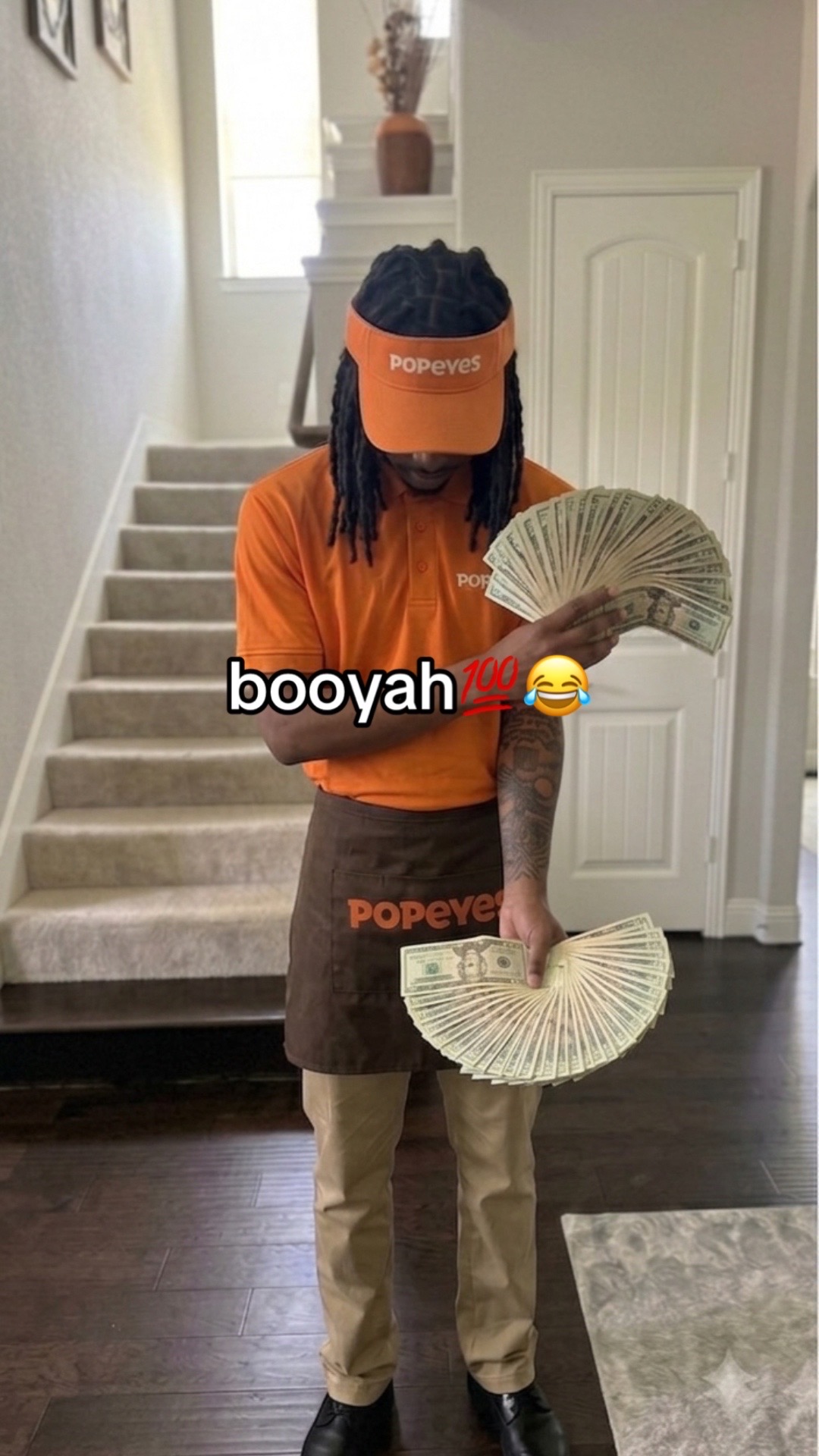 @⃟