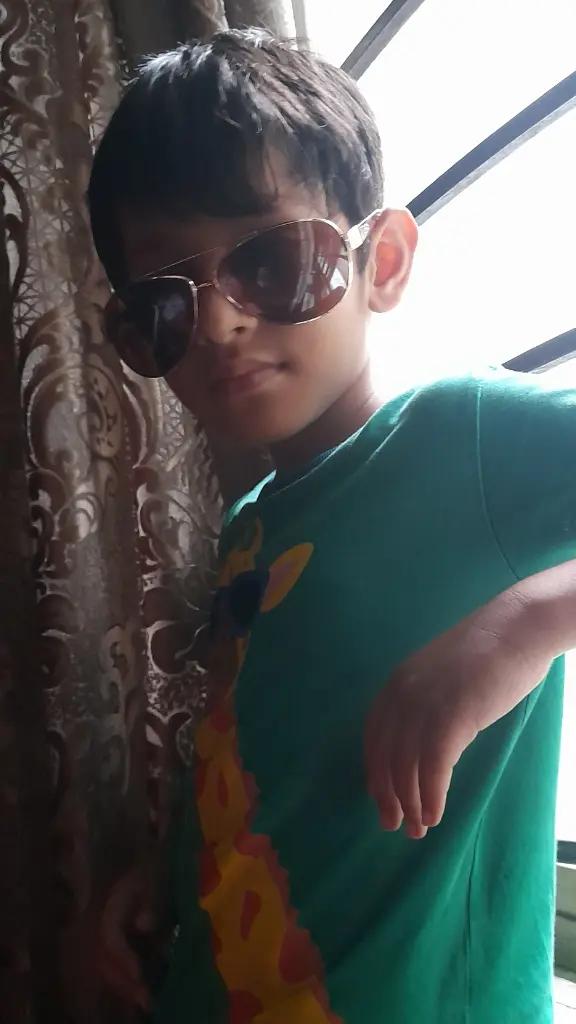 @farzna_khan
