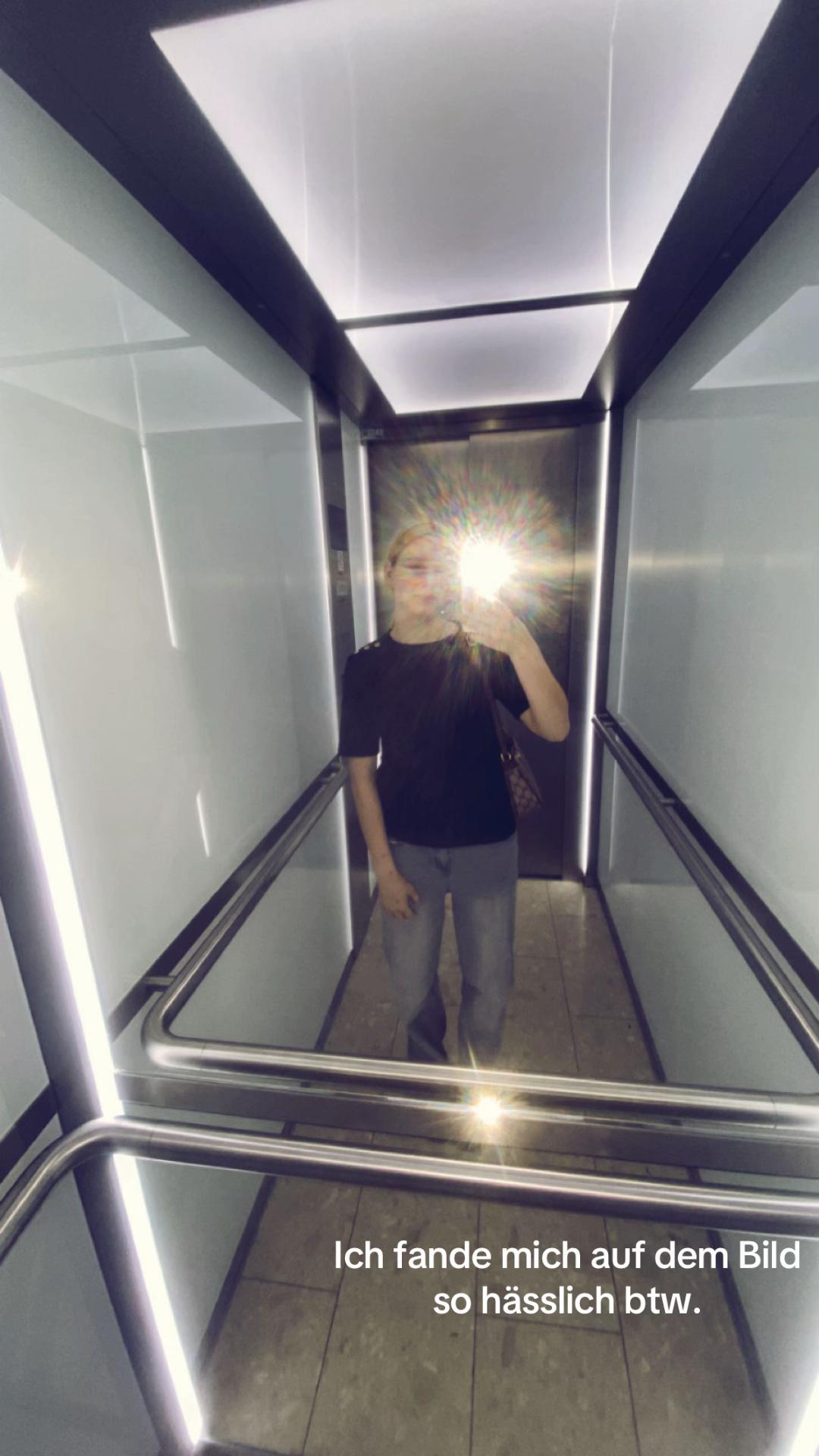 @𝐙𝐨𝐞