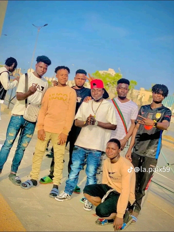 @Fadįrøú .- dør 💎
