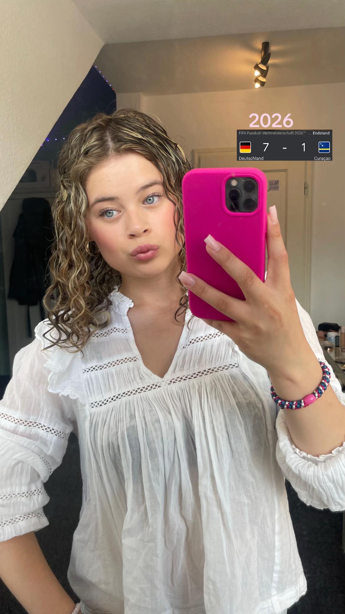@Sophia🌟