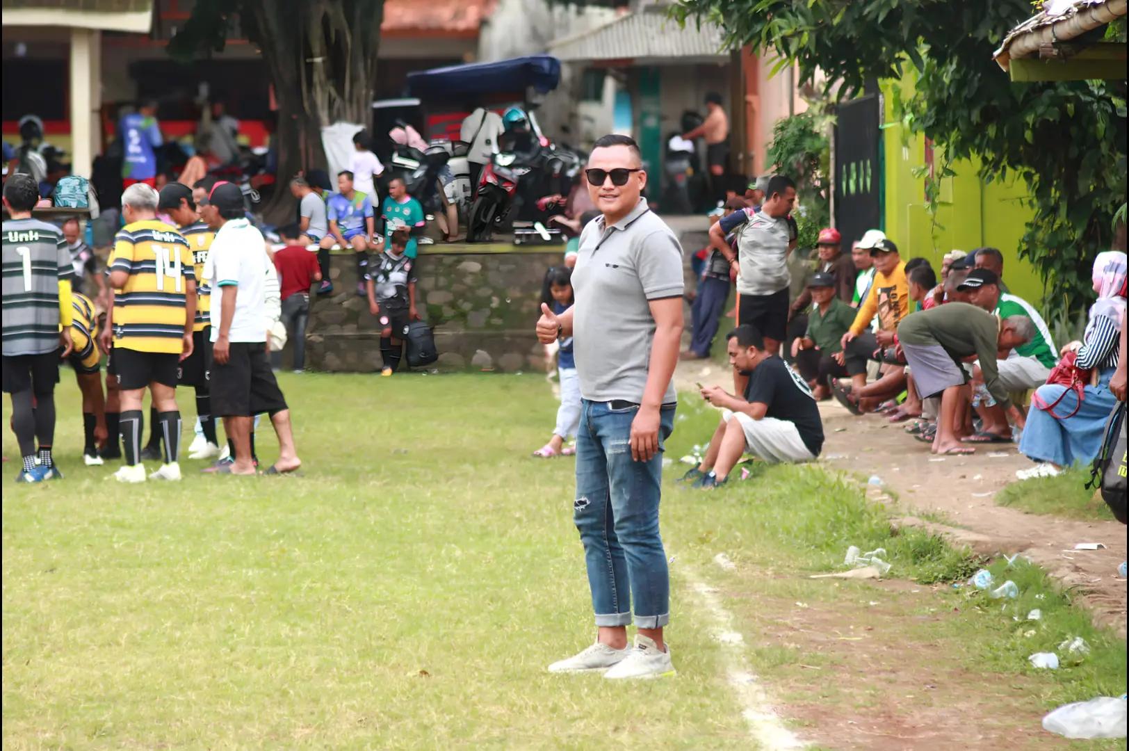 @Dari Kontak Anda