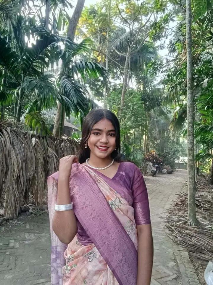 @মায়াবতী😊😅