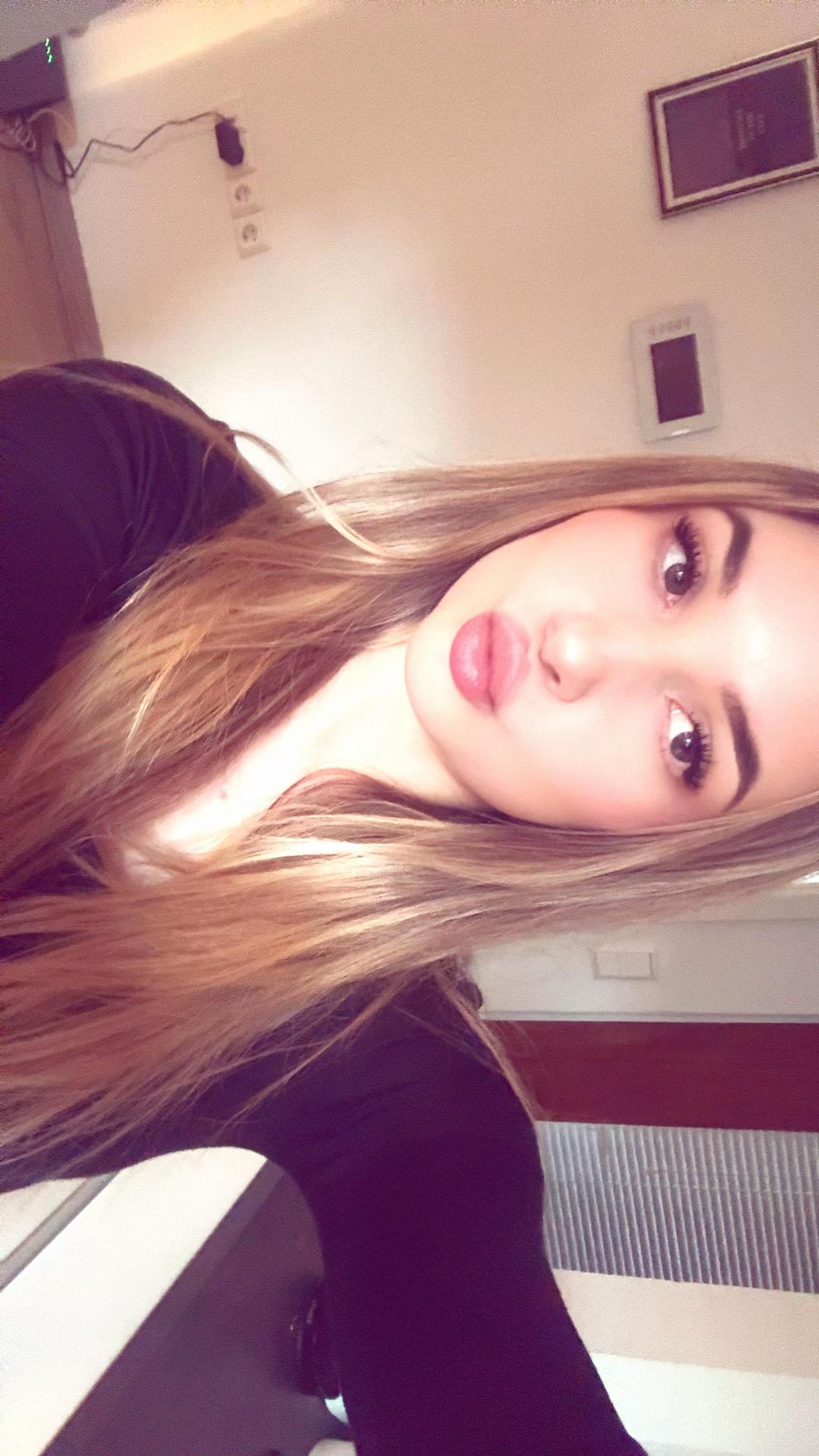@🗽 V i k t &oacute; r i a 🗽