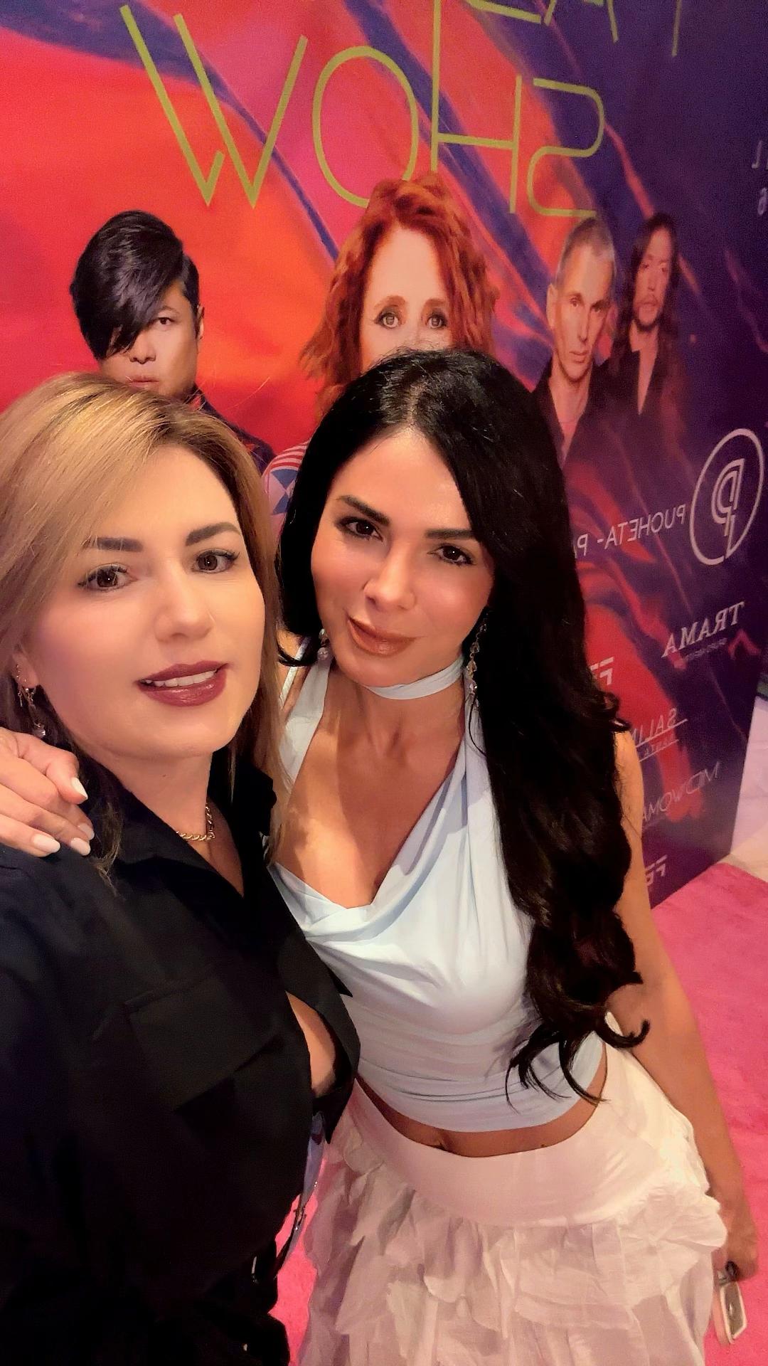 @Adriana Luna