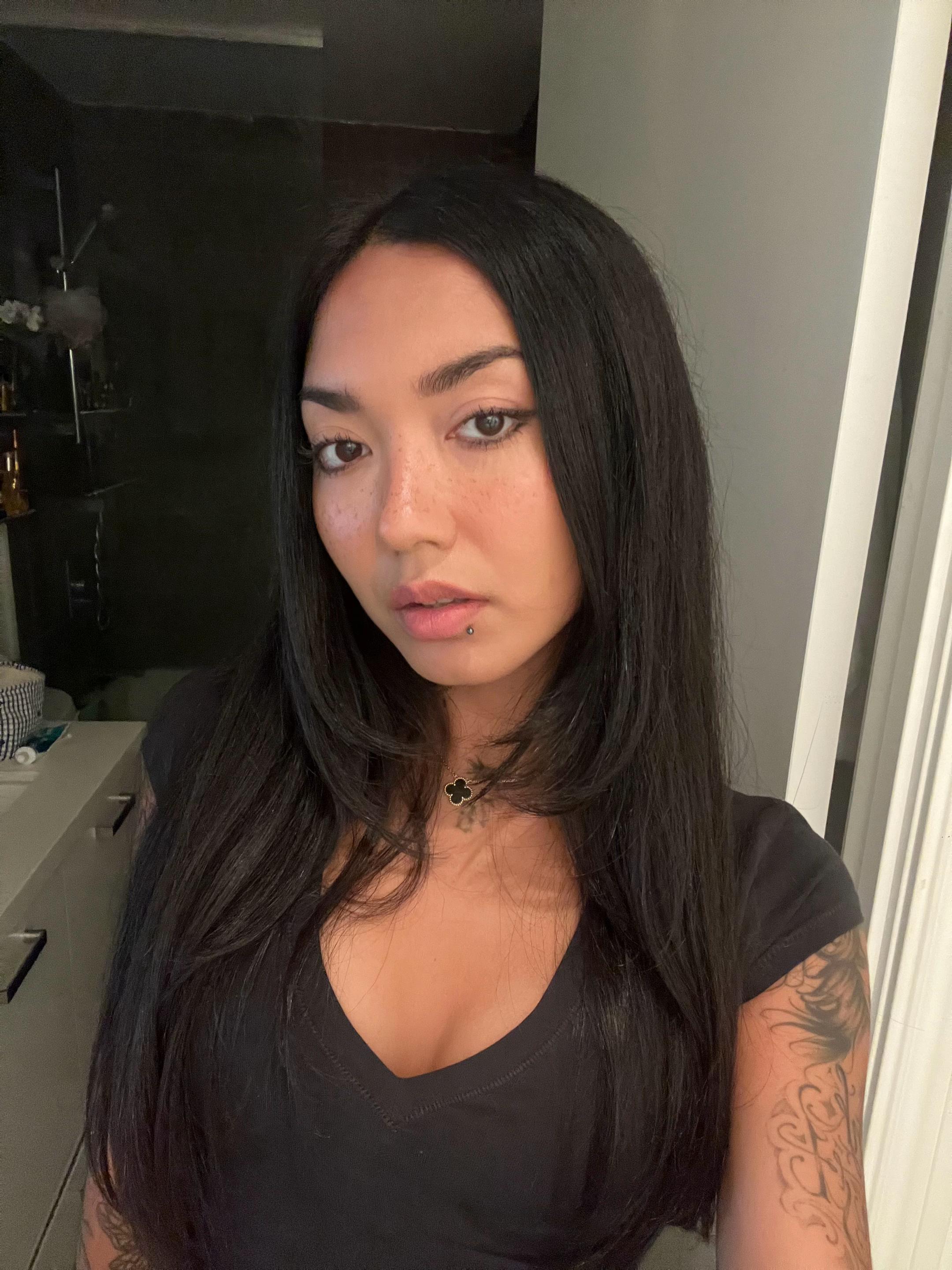 @LipBiteEmoji