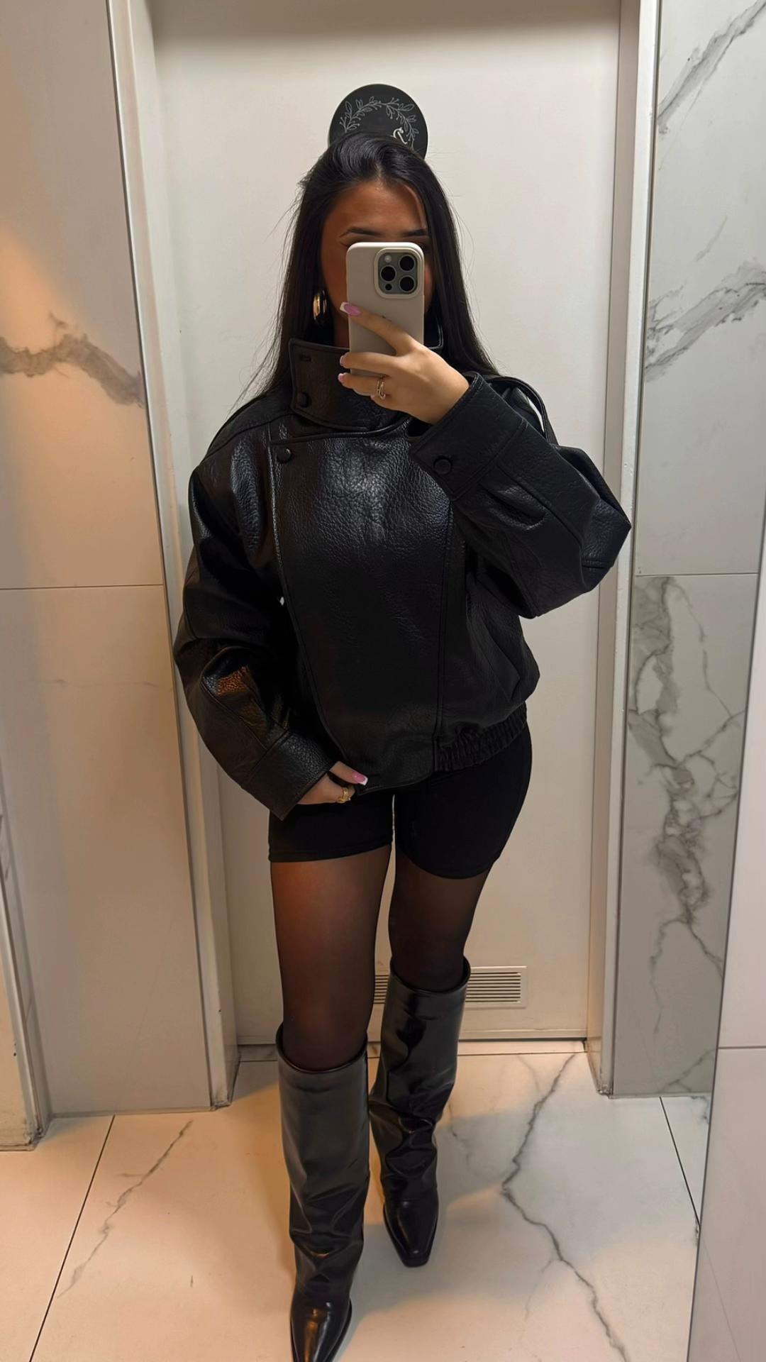 @𝐋𝐀𝐑𝐀.
