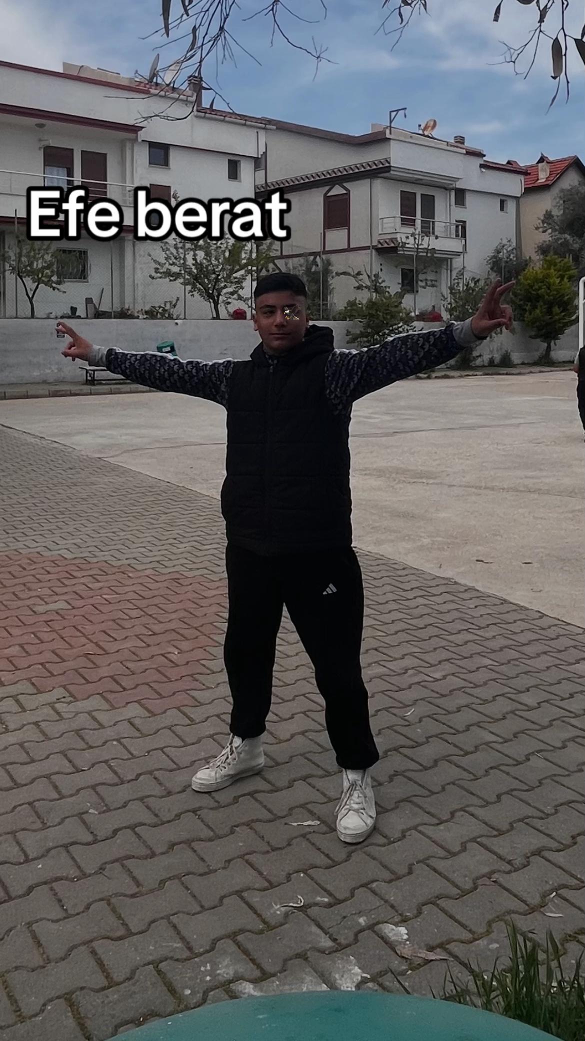 @urla gençlik kapışıyor