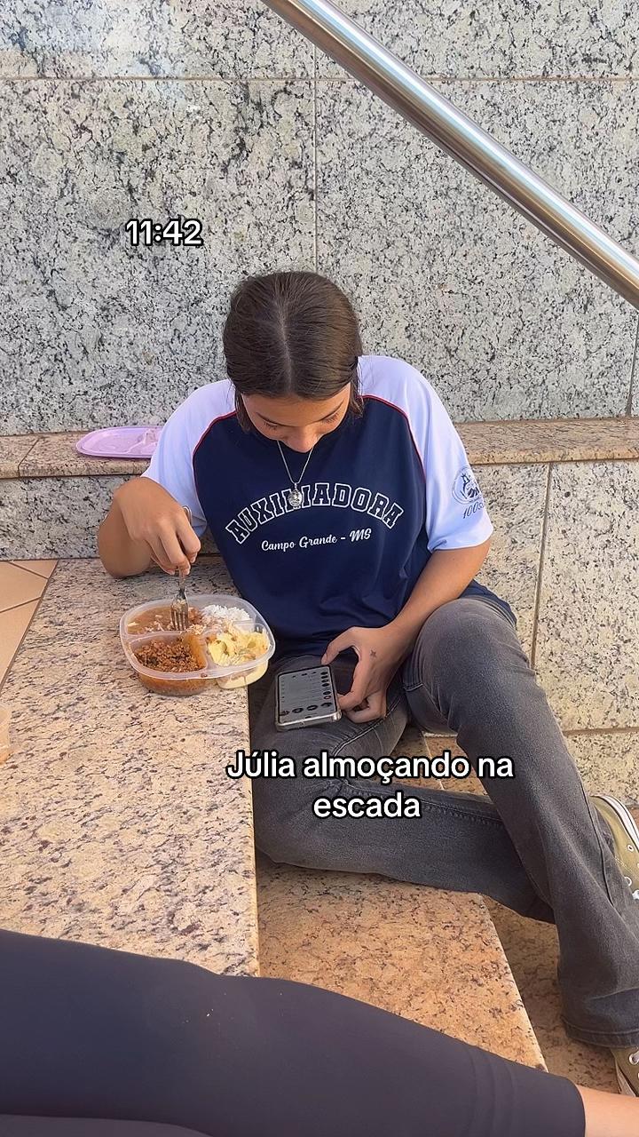 @o que a julia ta fazendo?