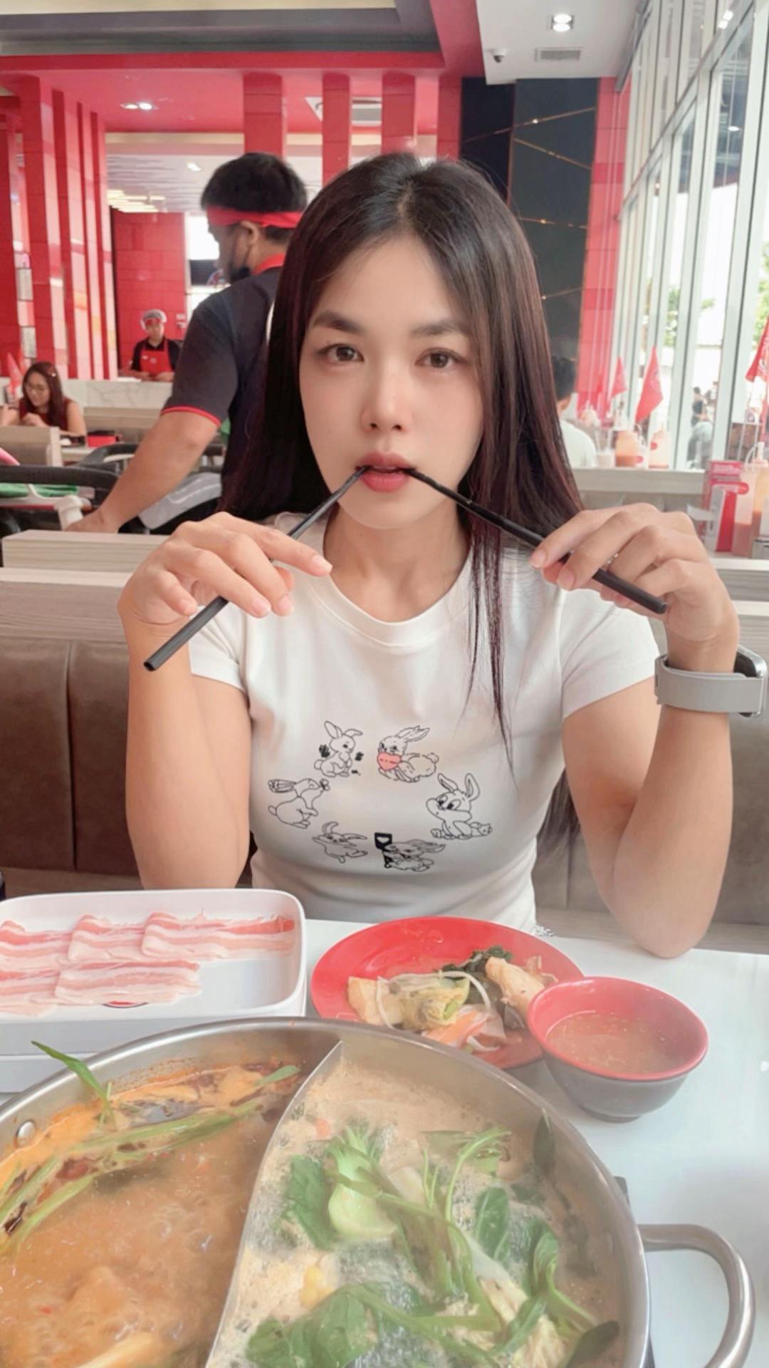 @Koyชอบกินหมูกะทะ🥴1989🌻🖤🌻