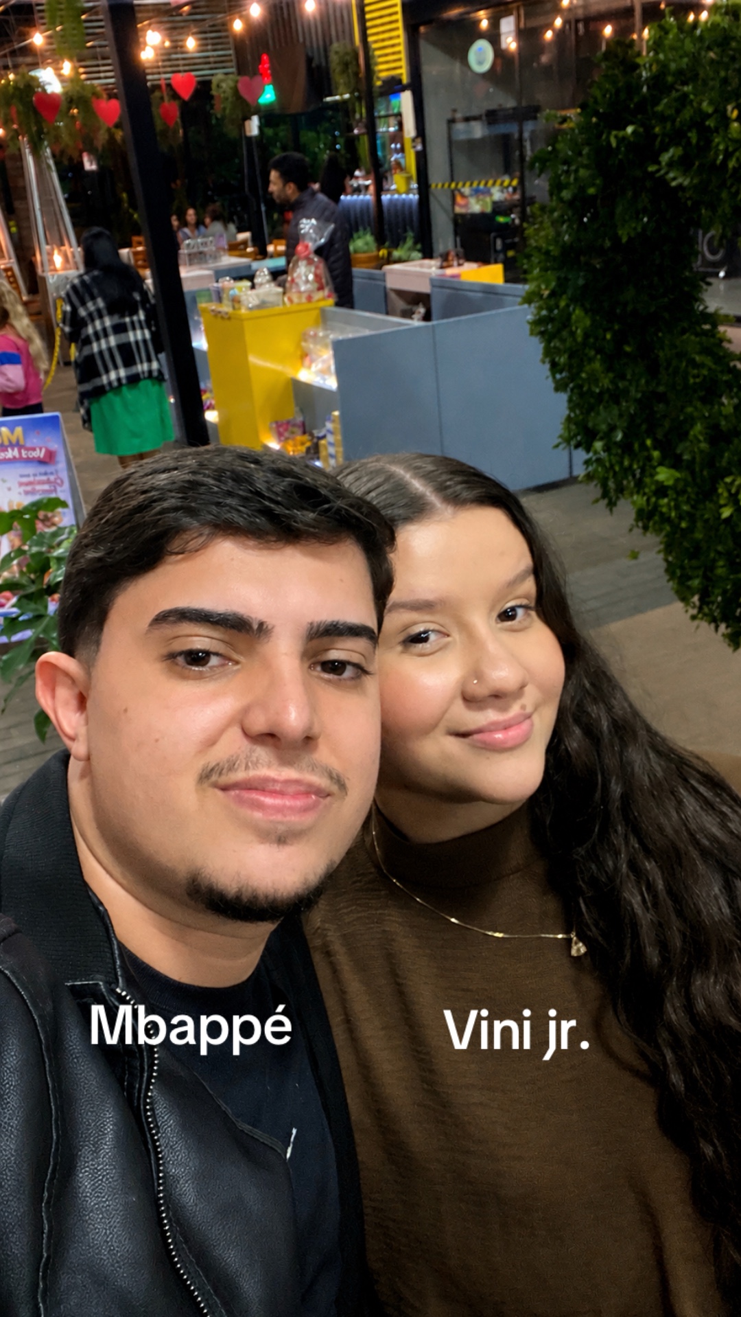 @_Ana