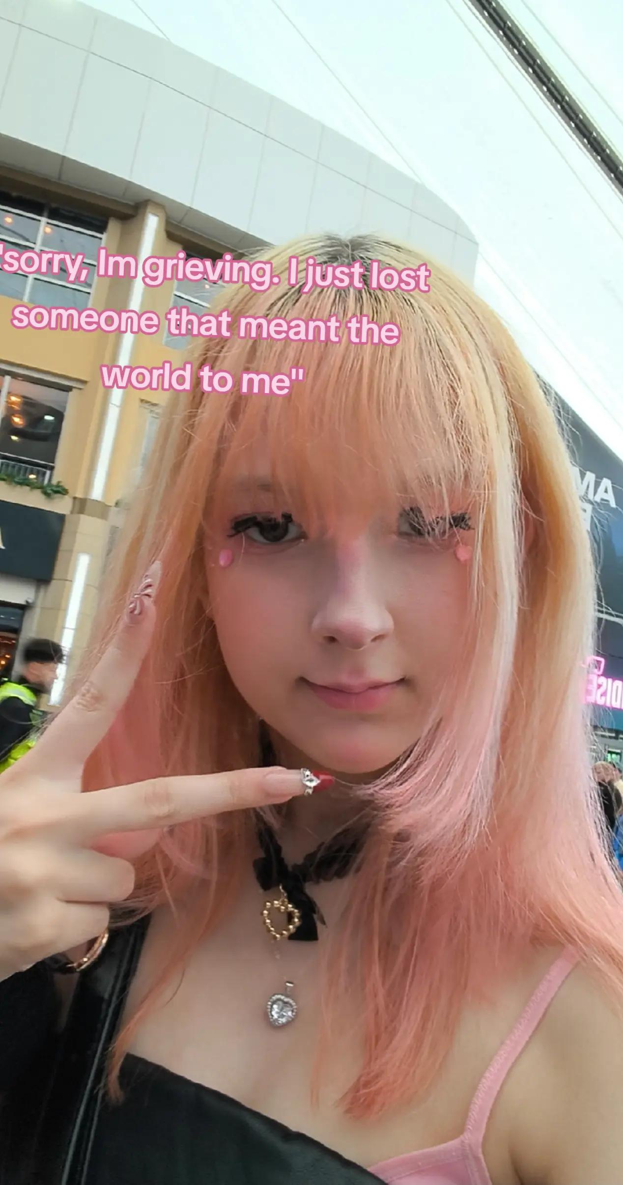 @momos right hand girl