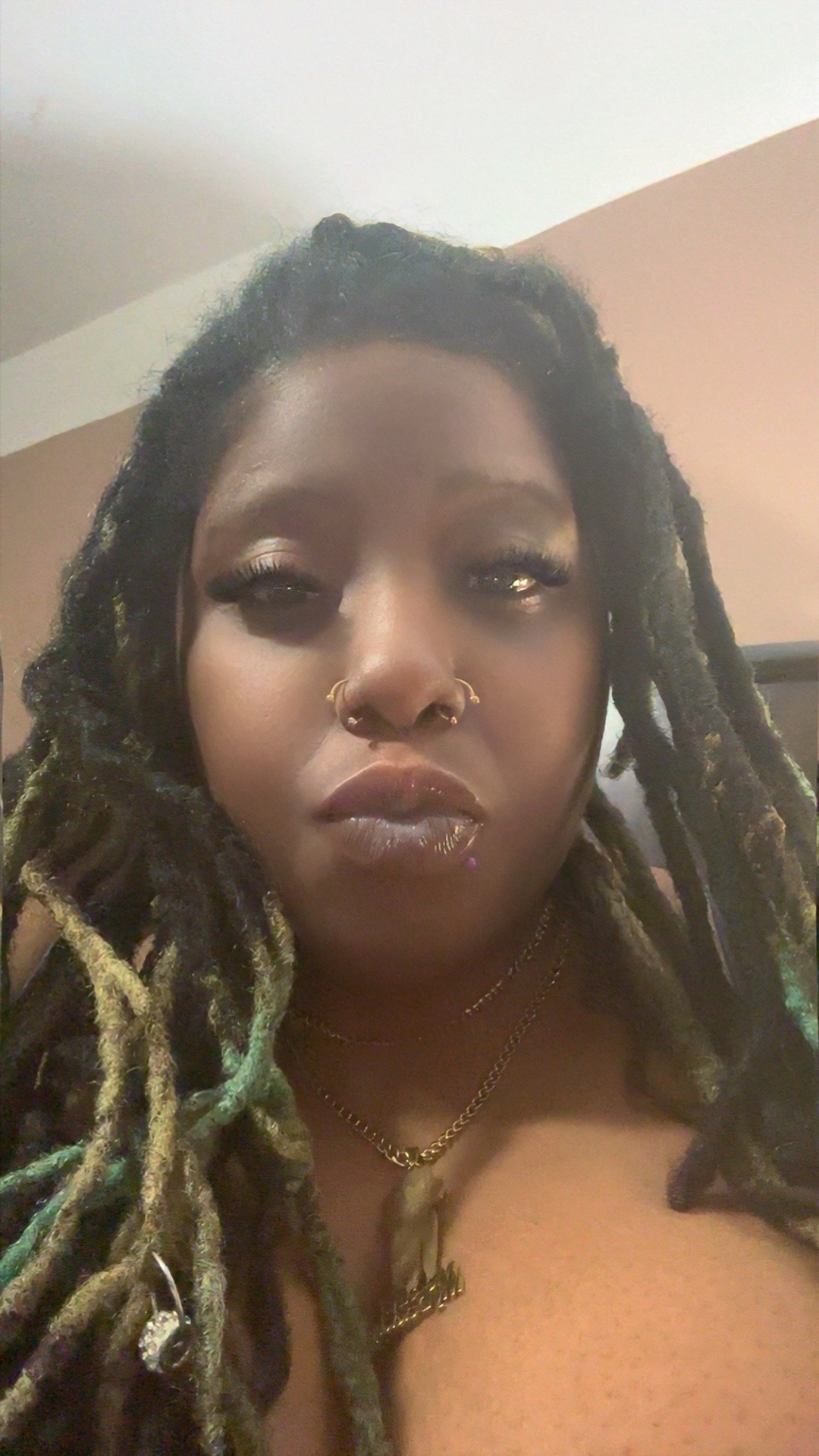 @Kiss_ofA_Buddafly84