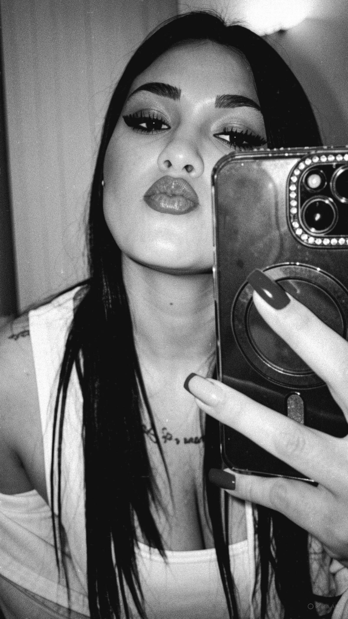 @Rosy G.🤍🦋Ti segue.