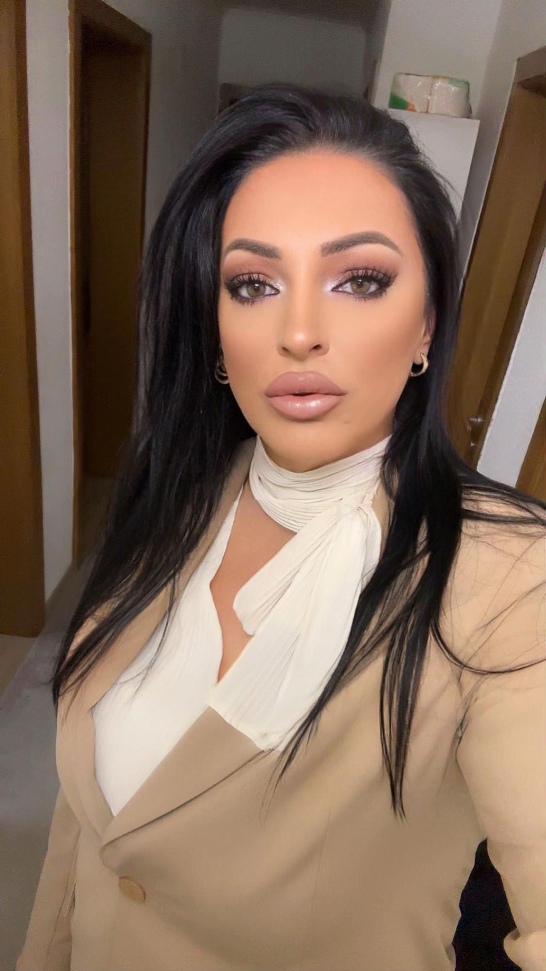 @adelinash1