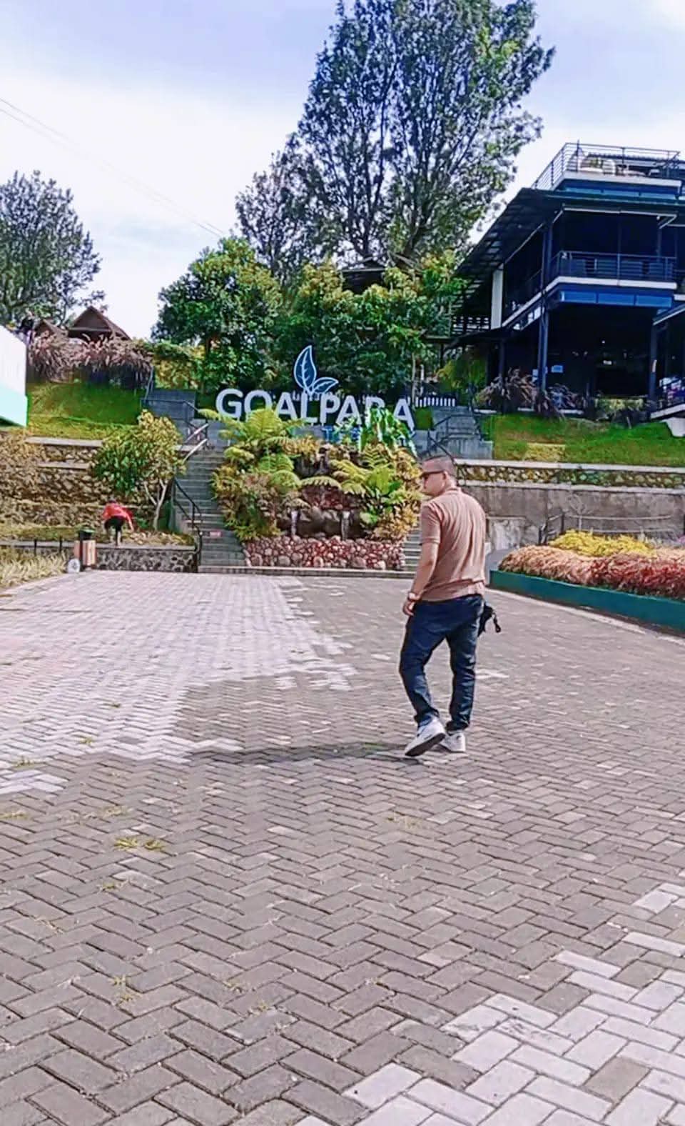 @Dari Kontak Anda