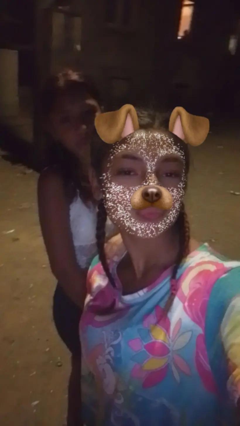 @Sara ľúbi iba jednho